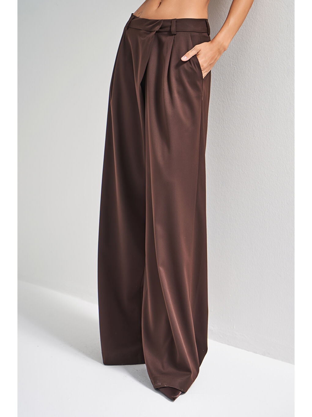 Kadın Kahverengi w5-16 Palazzo Fit Pile ve Kemer Detaylı Viskon Pamuk Kumaş Pantolon-2