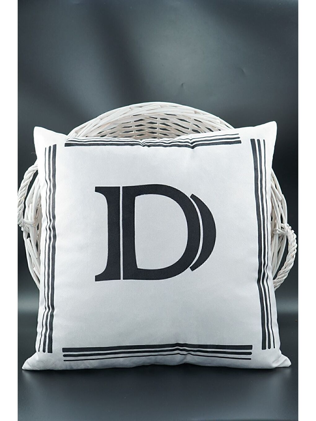 Beyaz Harfli Kırlent Kılıfı Kadife 43x43 Cm Çift Taraflı D Harfi Kedi Desenli Evlilik Teklifi Doğum Günü
