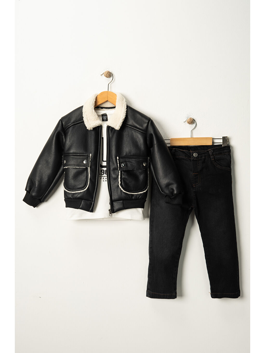 Siyah Erkek Çocuk Deri Ceketli Jean Pantolonlu Penyeli Üçlü Takım TKM YY01