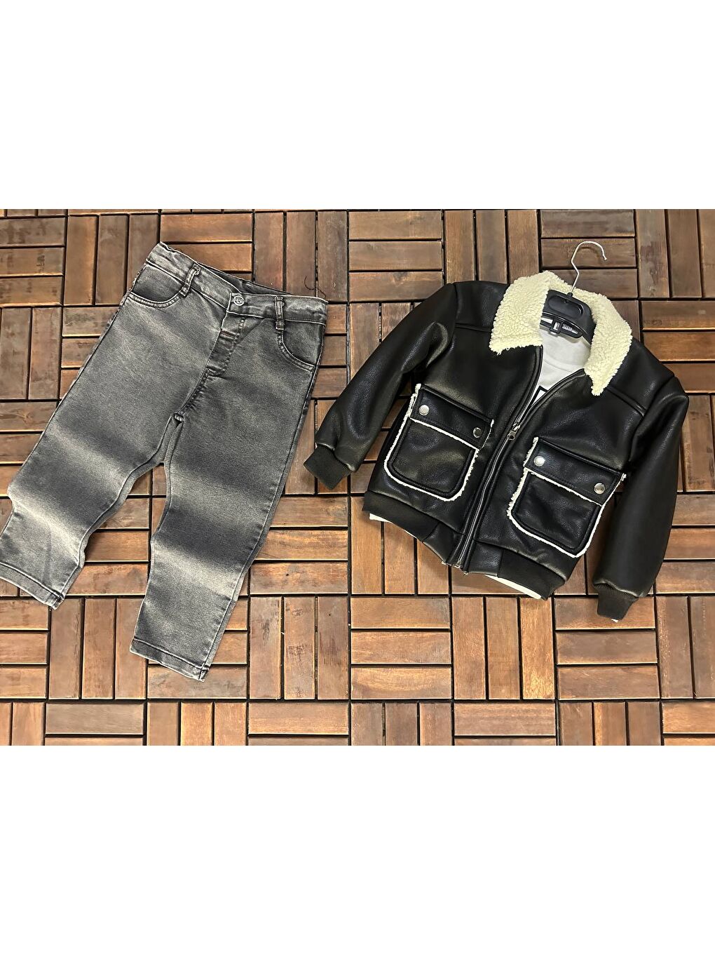 Gri Erkek Çocuk Deri Ceketli Jean Pantolonlu Penyeli Üçlü Takım TKM YY01-5