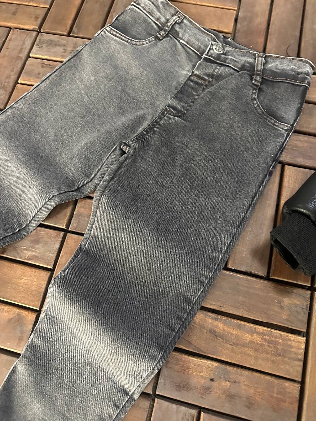 Gri Erkek Çocuk Deri Ceketli Jean Pantolonlu Penyeli Üçlü Takım TKM YY01-6