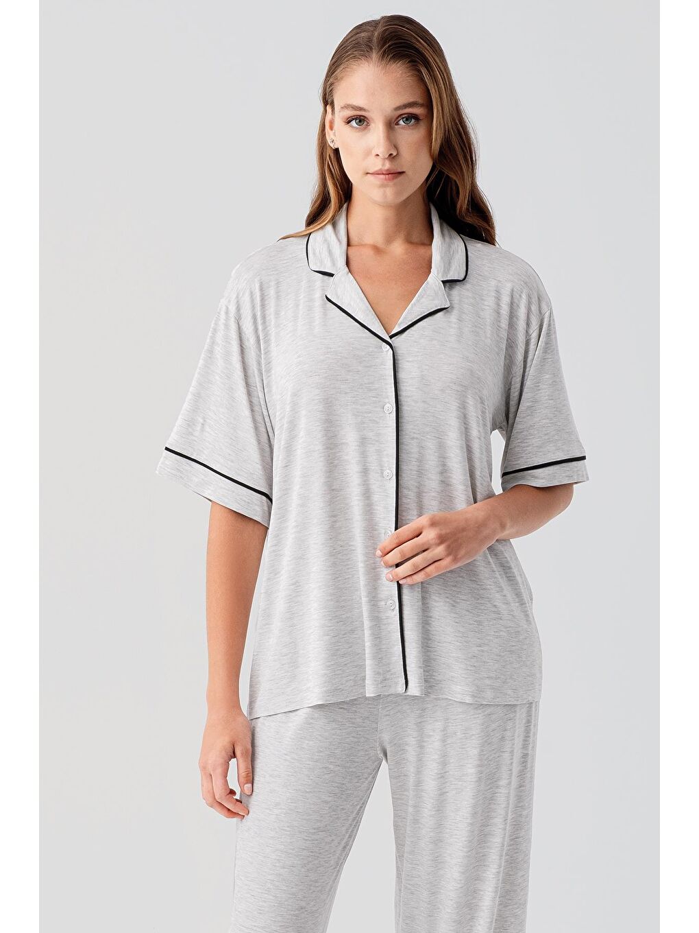 Gri Kısa Kollu Düğmeli Oversize Esnek Viskoz Pijama Takım 19210-1