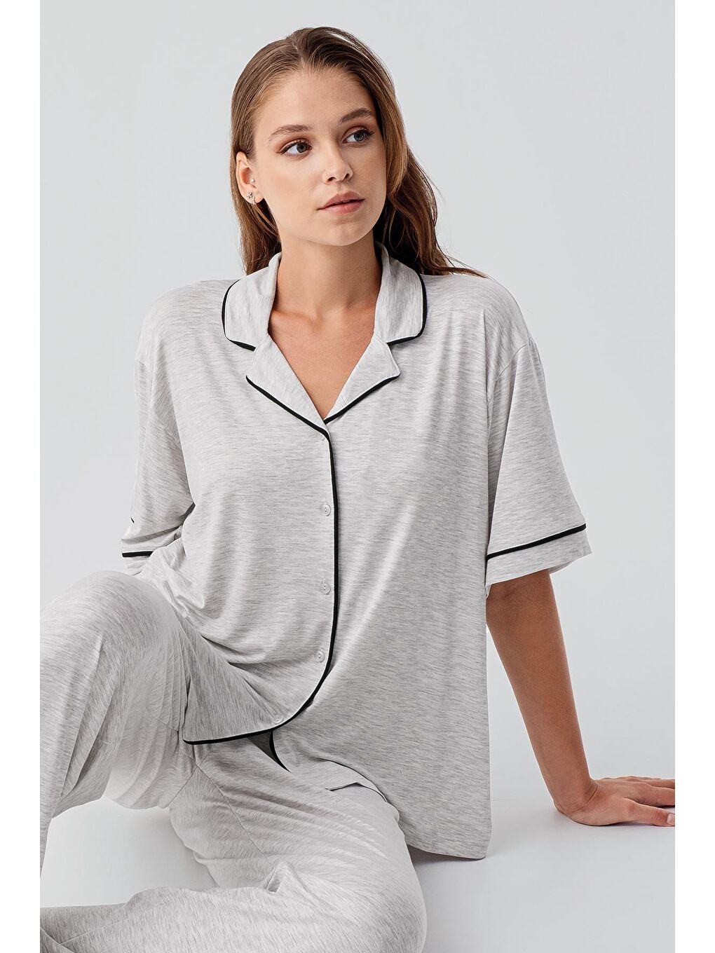 Gri Kısa Kollu Düğmeli Oversize Esnek Viskoz Pijama Takım 19210-2