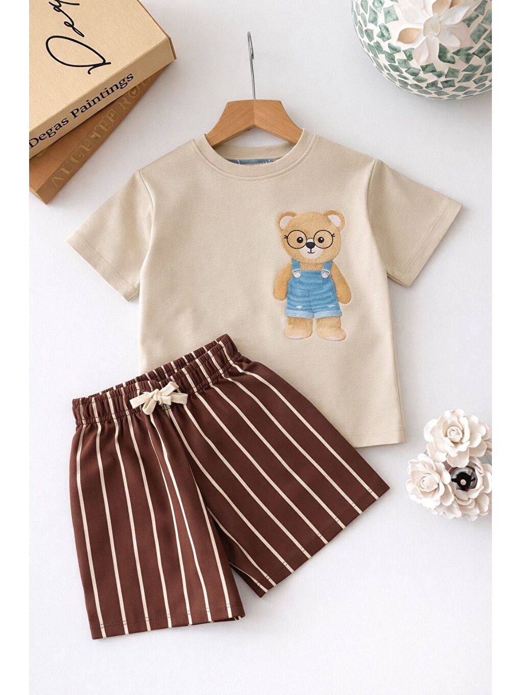 Beyaz Çocuk Pamuklu Bej Ayıcık Baskılı Tişört Çizgili Şort Takım-4