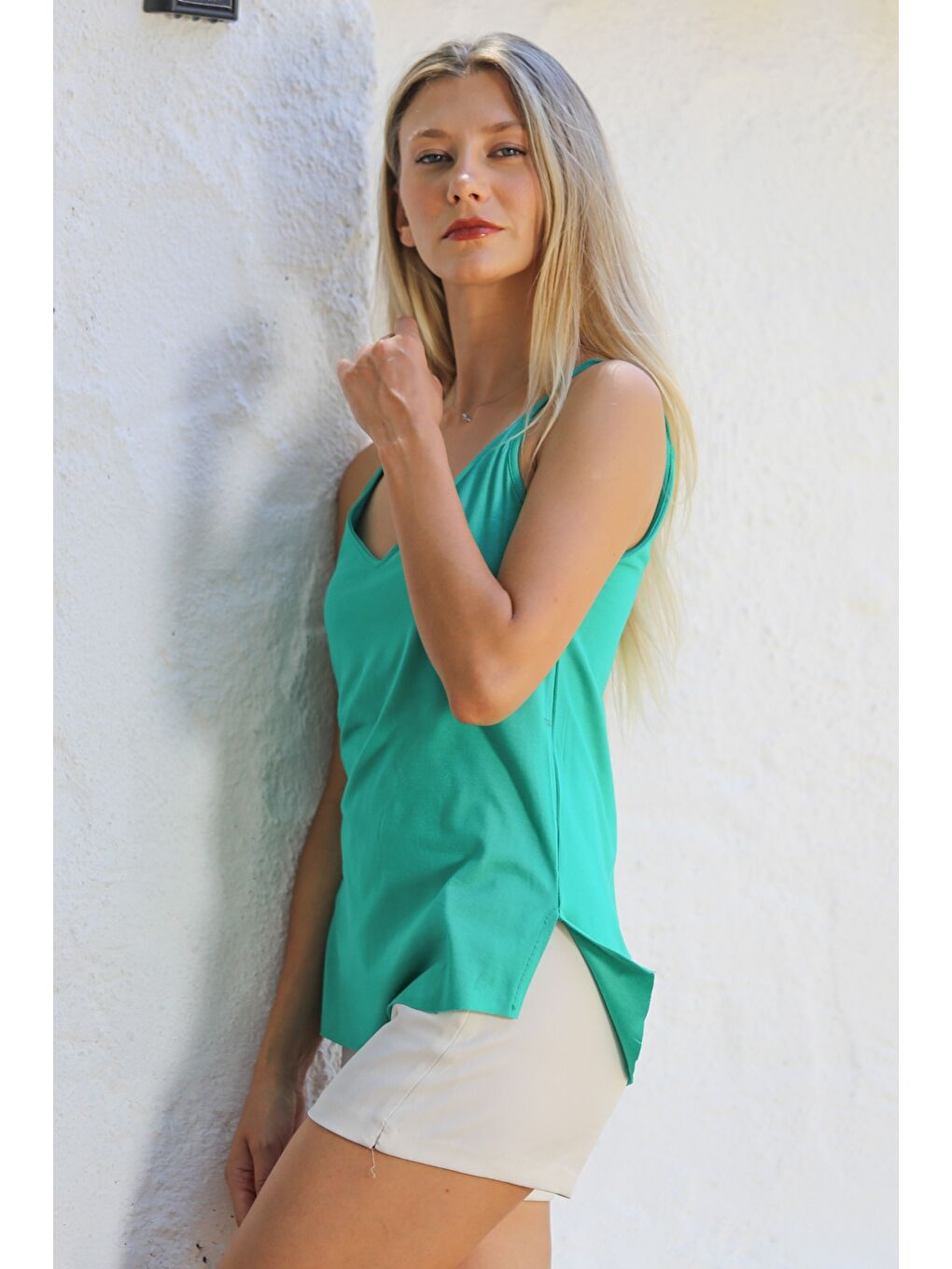 Yeşil V Yaka Askılı Yarım Astarlı Yırtmaçlı Örme Basic Casual Bluz-5