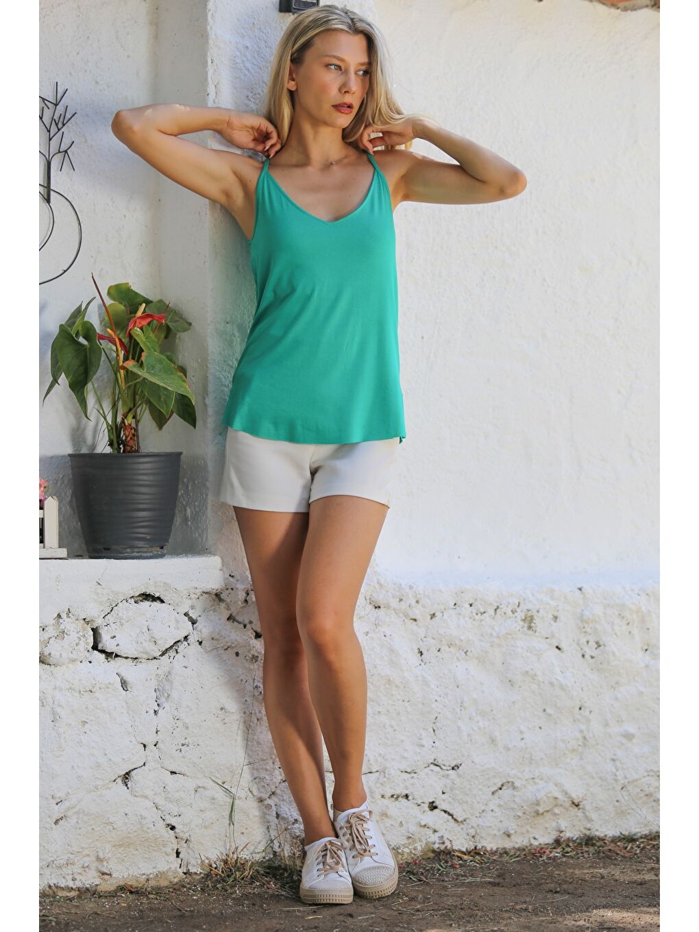 Yeşil V Yaka Askılı Yarım Astarlı Yırtmaçlı Örme Basic Casual Bluz-6