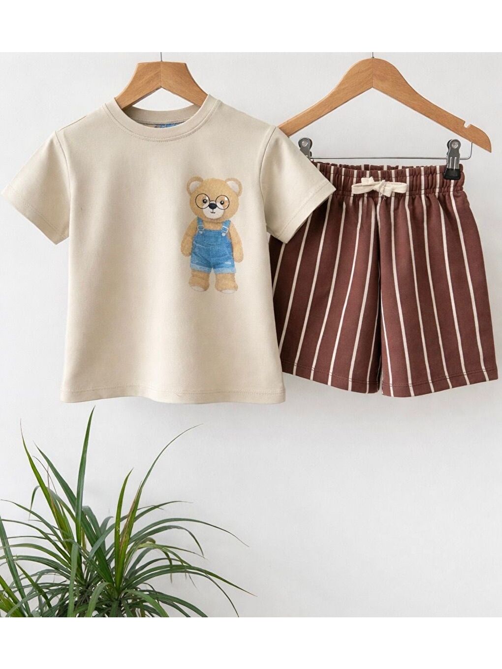 Beyaz Çocuk Pamuklu Bej Ayıcık Baskılı Tişört Çizgili Şort Takım-6