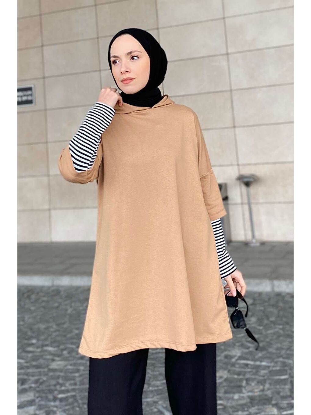 Kahverengi Kolu Çizgi Detaylı Kapüşonlu Sweat Sütlü Kahve-1