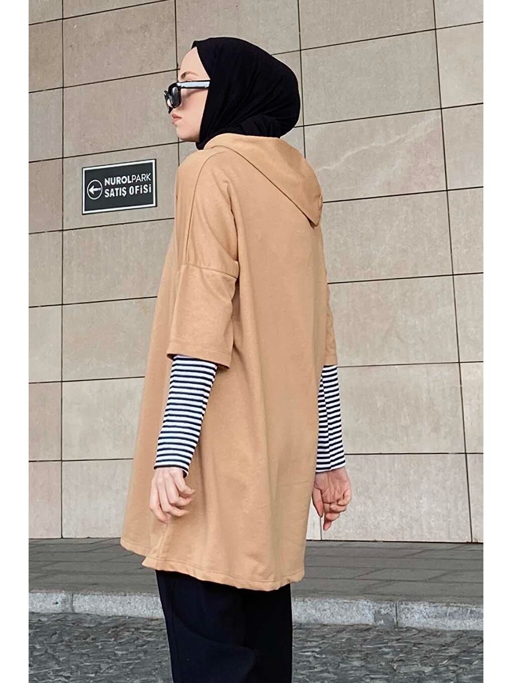 Kahverengi Kolu Çizgi Detaylı Kapüşonlu Sweat Sütlü Kahve-2