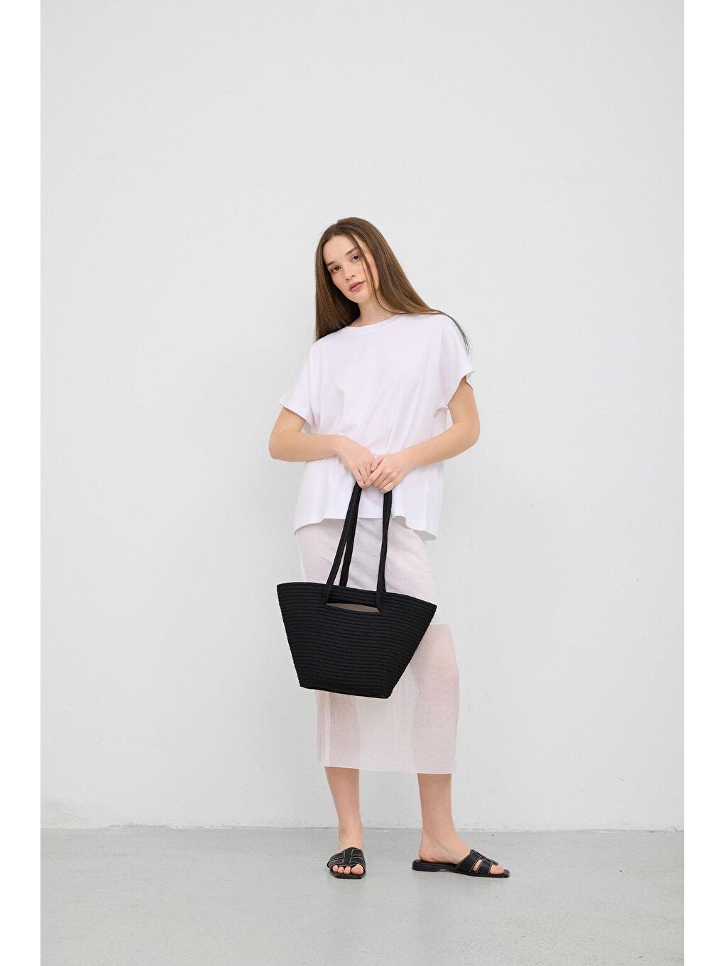 Santa Elden Tutmalı Hasır Omuz Çantası Siyah-1