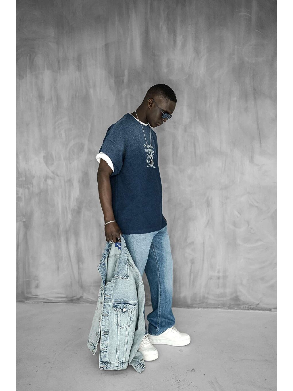 Erkek Renk Geçişli İşlemeli Oversize Dokulu Tişört İndigo-4