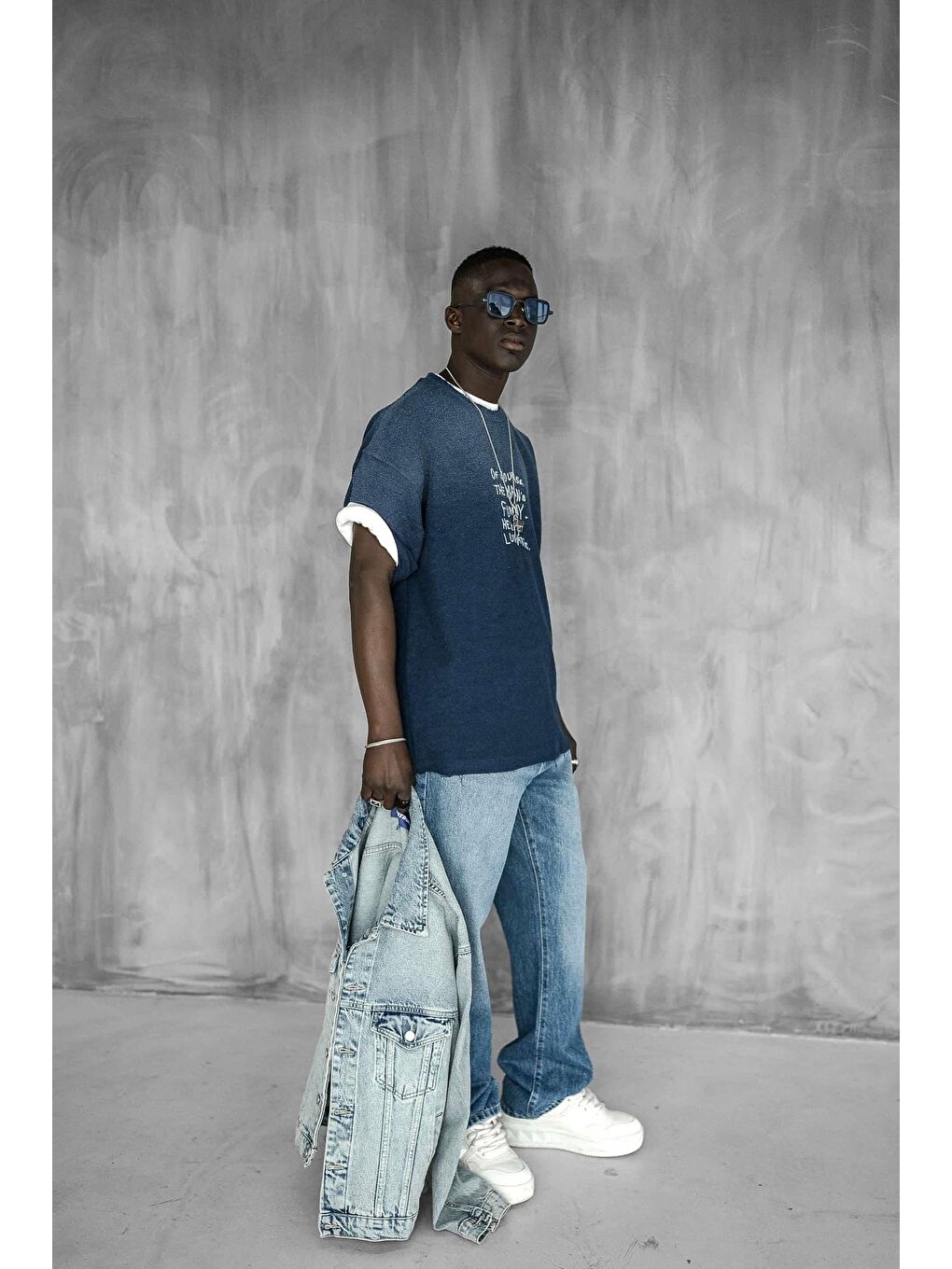 Erkek Renk Geçişli İşlemeli Oversize Dokulu Tişört İndigo-5