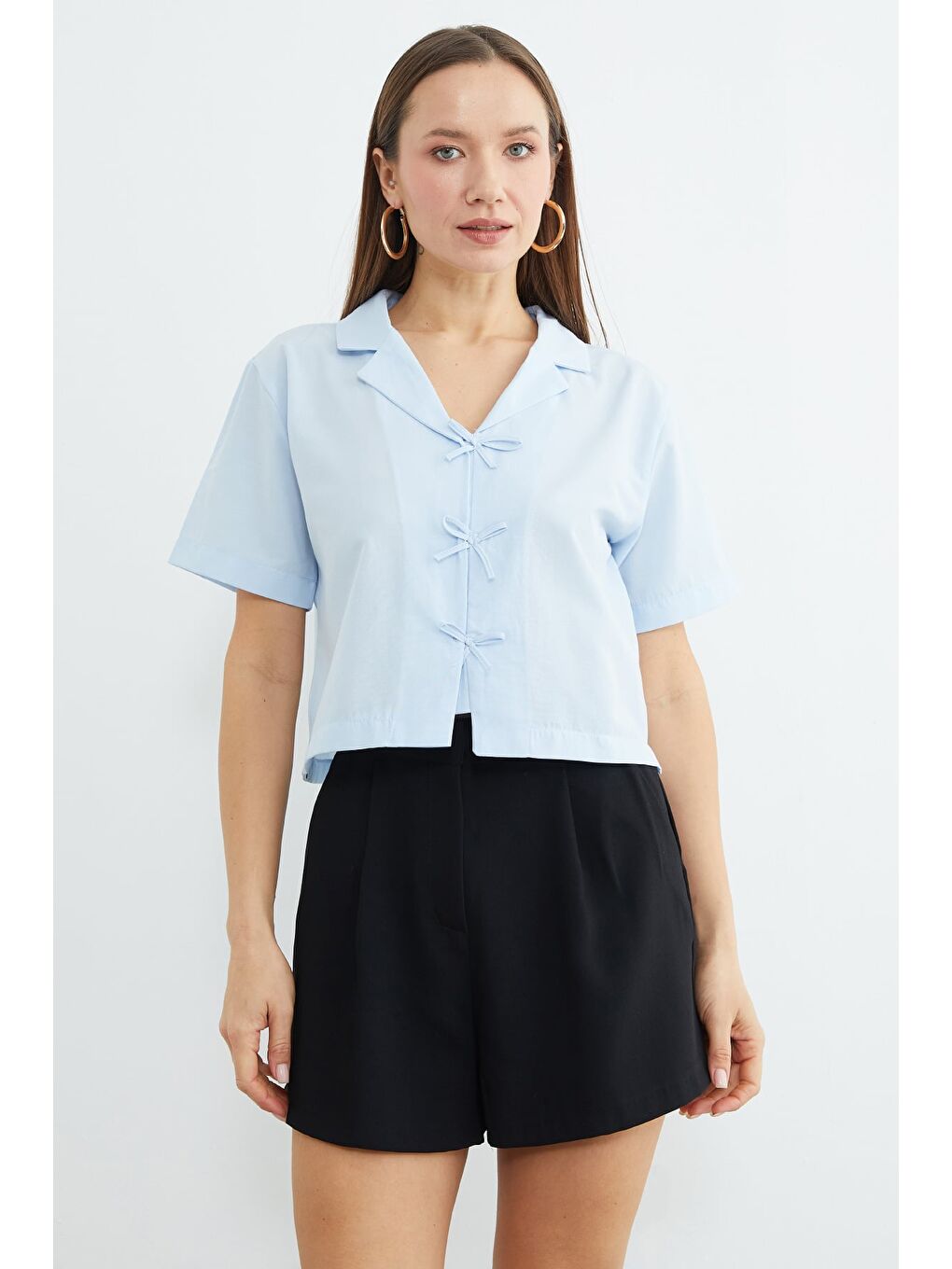 Mavi Fiyonklu Düğmeli Crop Gömlek-1