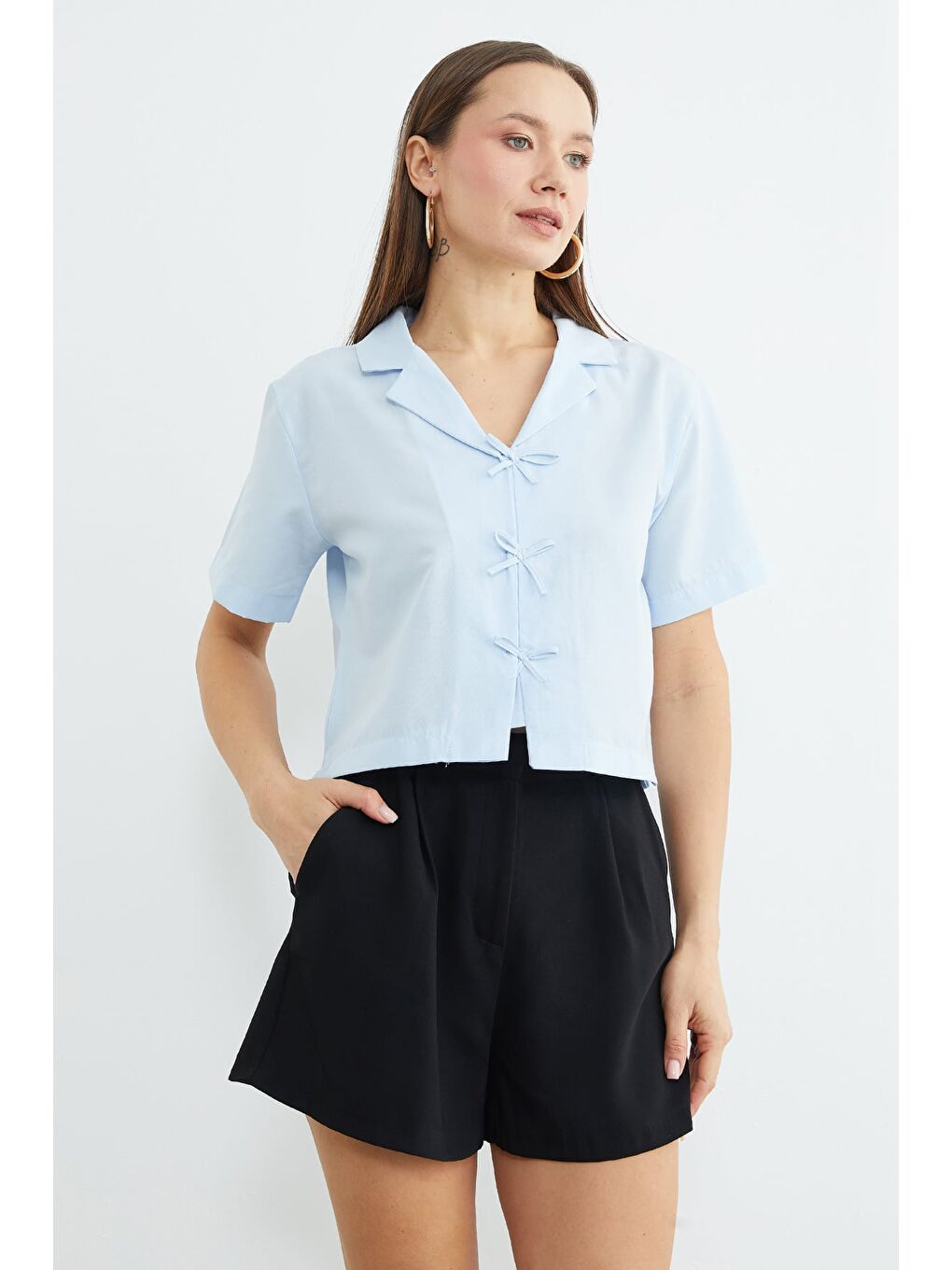 Mavi Fiyonklu Düğmeli Crop Gömlek-3