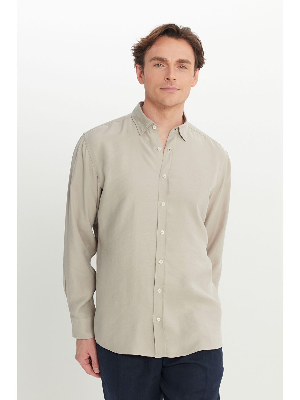 Bej Erkek Modal Rahat Kesim Gizli Düğmeli Yaka Gömlek-2