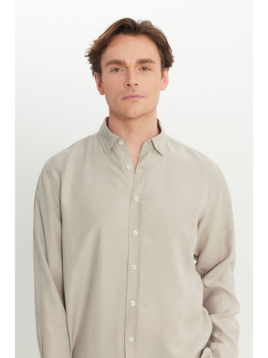 Bej Erkek Modal Rahat Kesim Gizli Düğmeli Yaka Gömlek-3