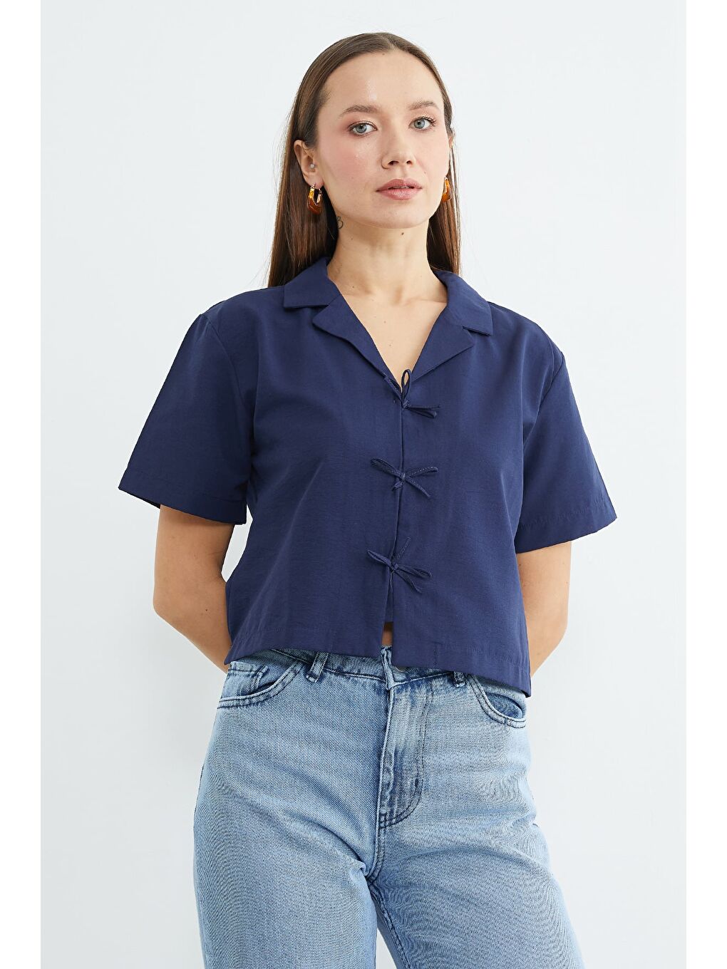 Lacivert Fiyonklu Düğmeli Crop Gömlek-1