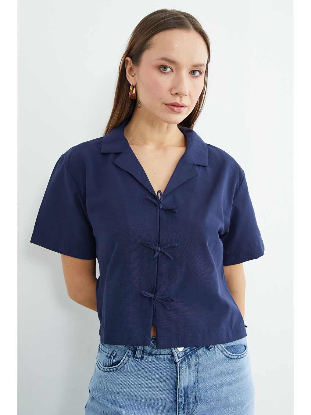 Lacivert Fiyonklu Düğmeli Crop Gömlek-4