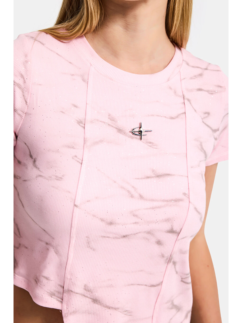 Kadın Pembe w5 Aksesuar Detaylı Asimetrik Kesim Crop Top-2