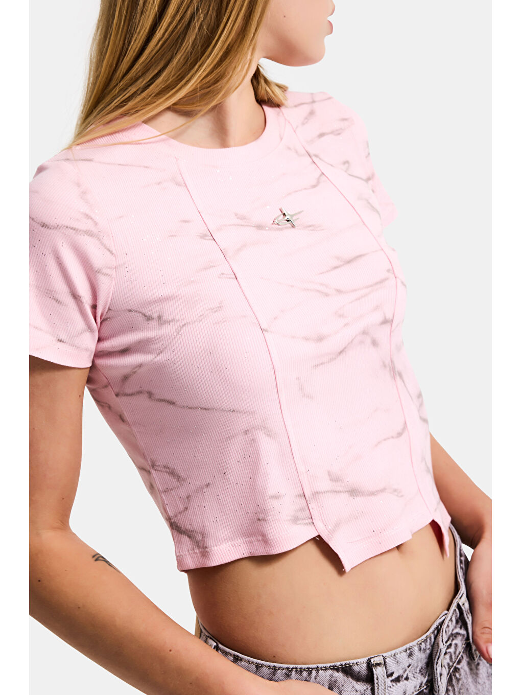 Kadın Pembe w5 Aksesuar Detaylı Asimetrik Kesim Crop Top-4