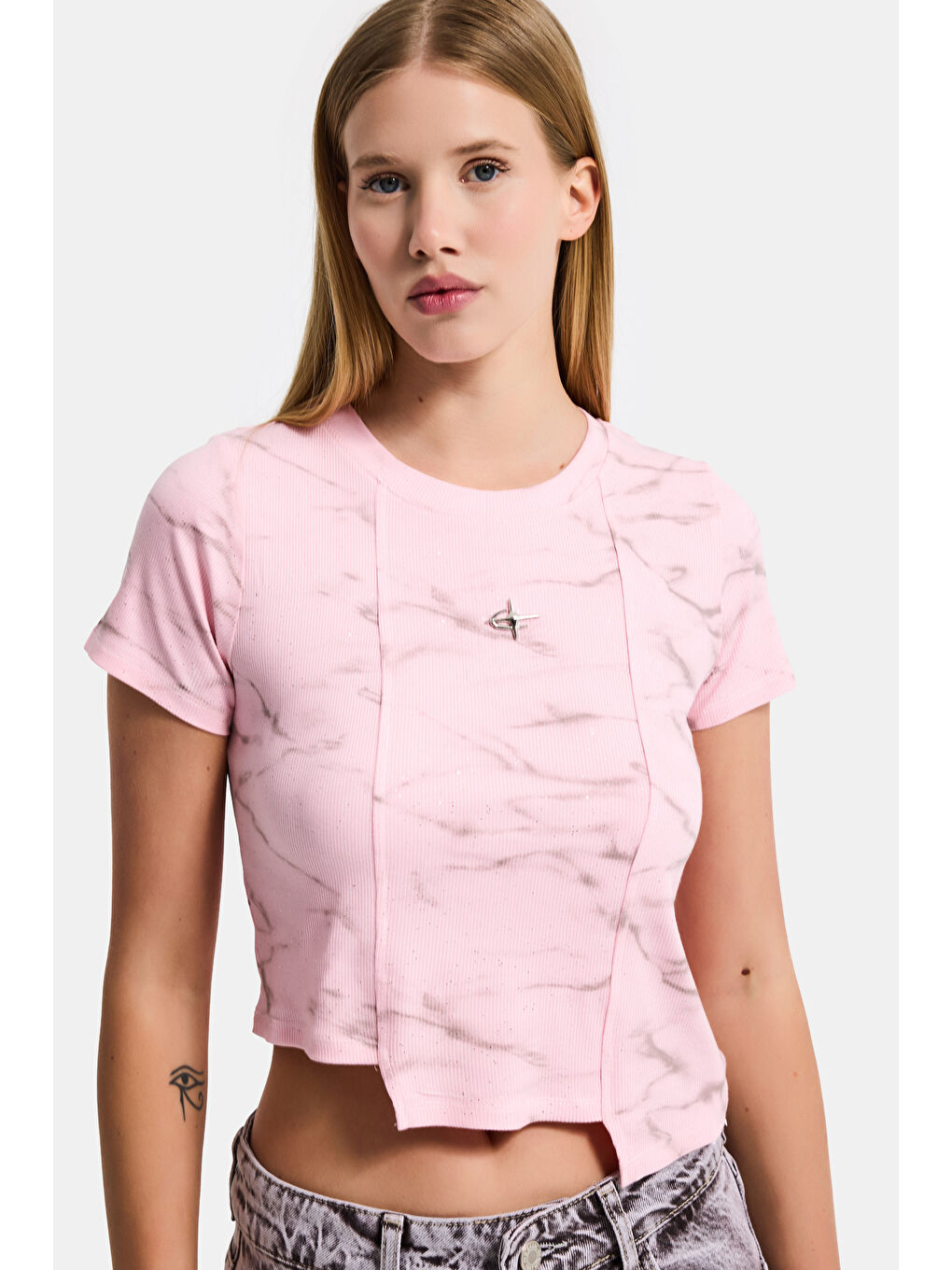 Kadın Pembe w5 Aksesuar Detaylı Asimetrik Kesim Crop Top-5