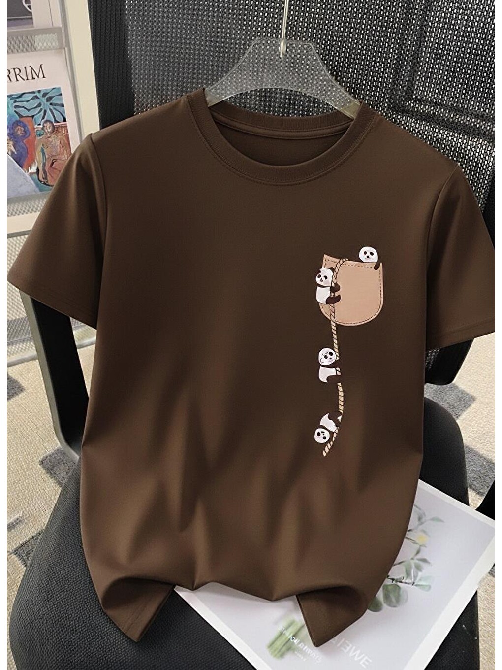 Kahverengi Sevimli Panda Grafikli İpli Cep Detaylı Kısa Kollu Oversize Unisex Bisiklet Yaka Tişört