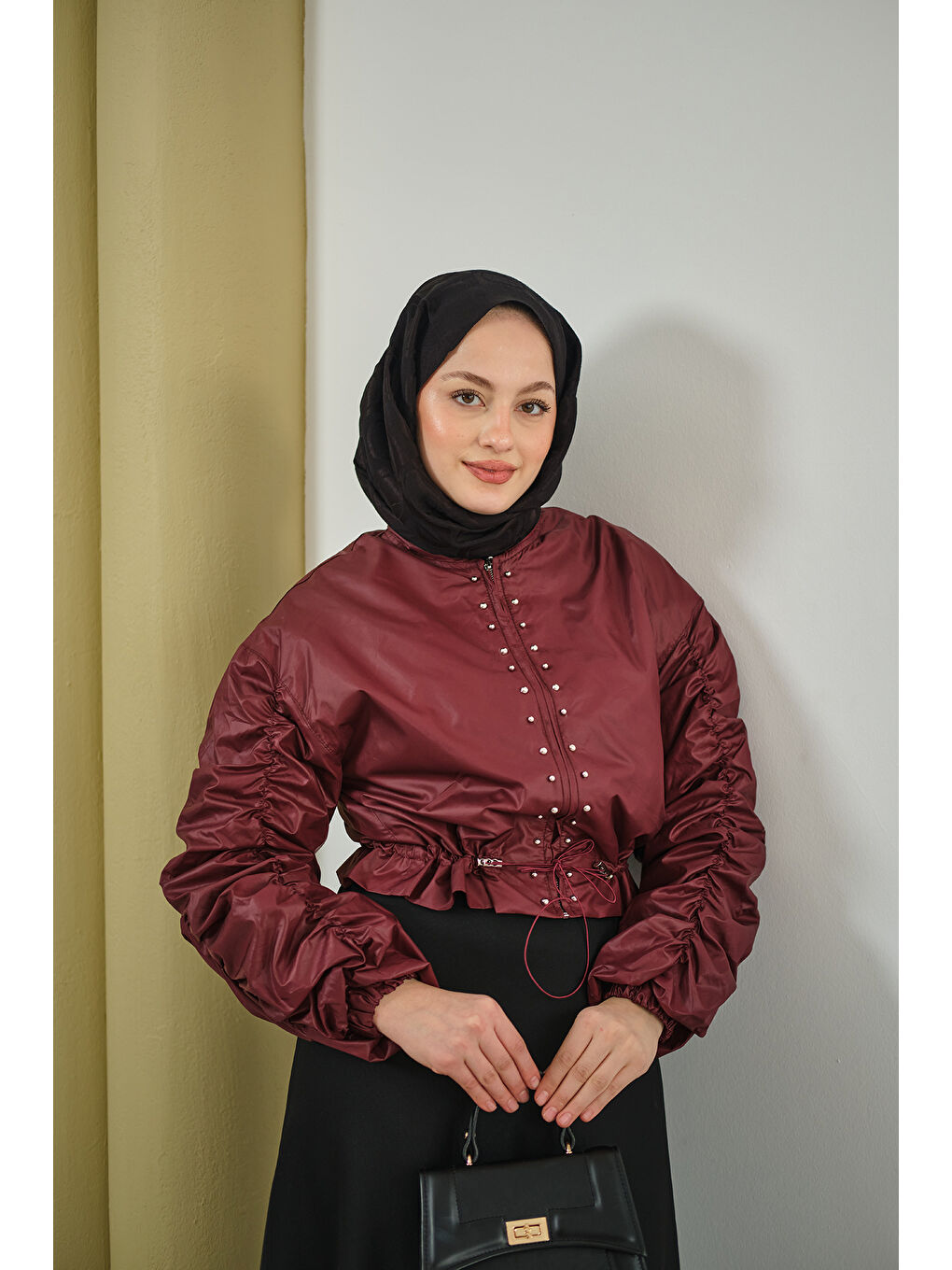 Kadın Ön Boncuk Detay Kısa Yağmurluk Bordo-3
