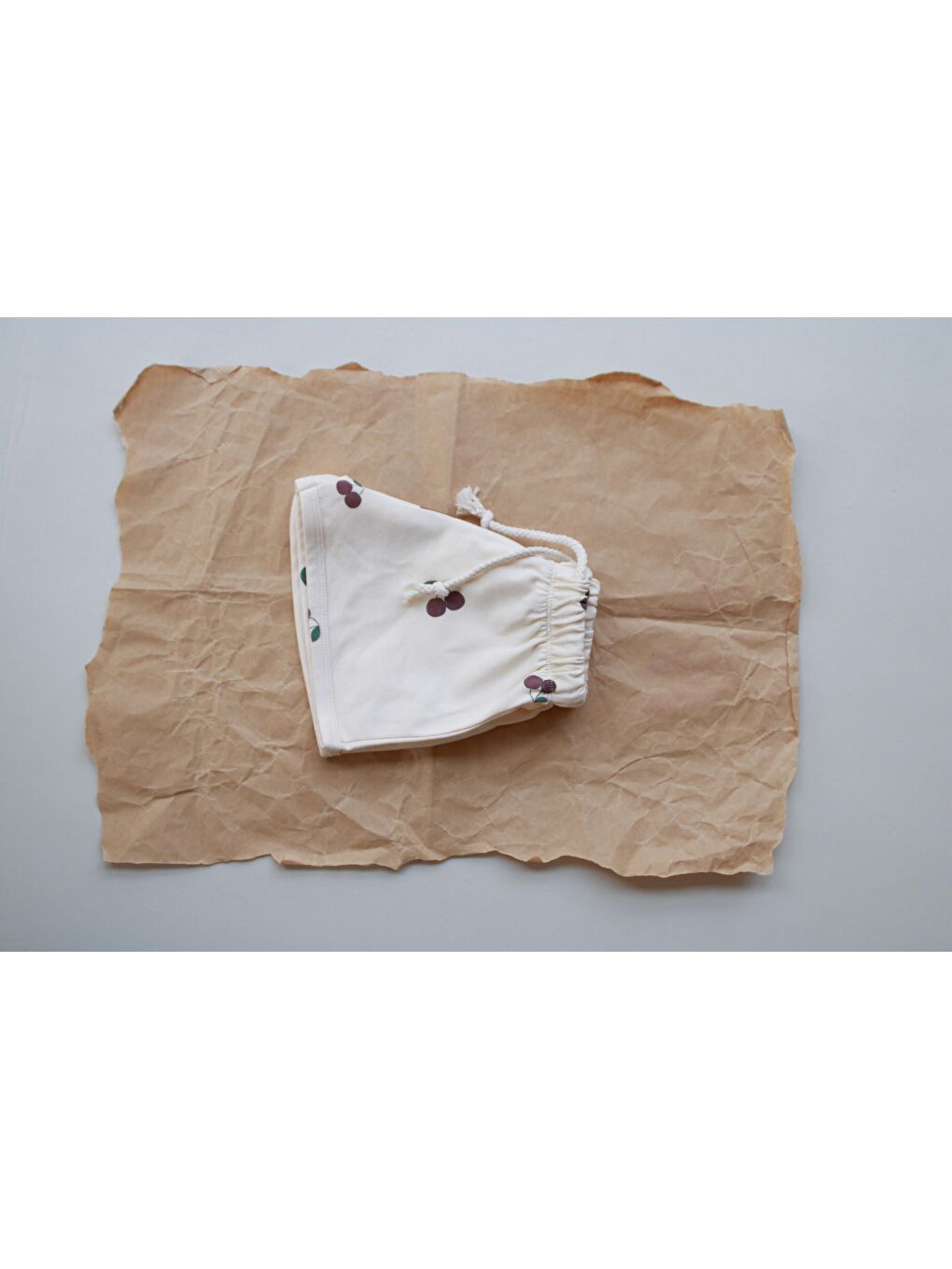 Ekru Kiraz Baskılı Bağcıklı Şort-2