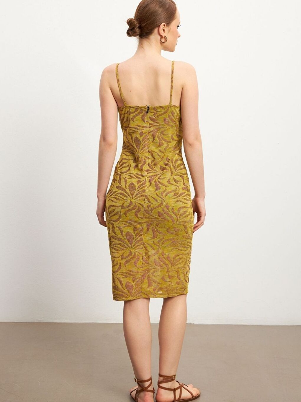 Kadın Sarı Desenli Askılı Mini Elbise-2