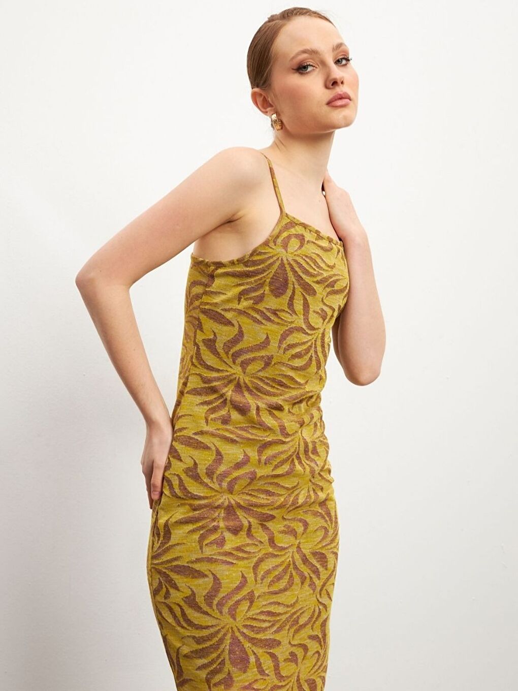 Kadın Sarı Desenli Askılı Mini Elbise-4