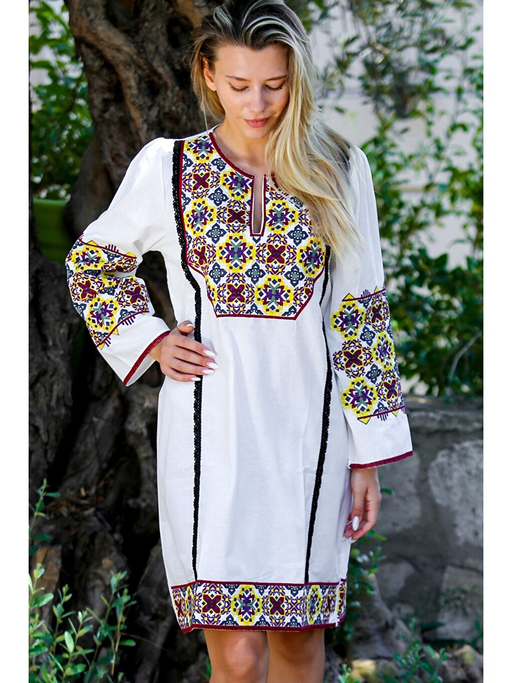 Ekru Krem Alttan Britli Yaka Uzun Kol Kol Ve Etek Ucu Nakışlı Dokuma Casual Elbise