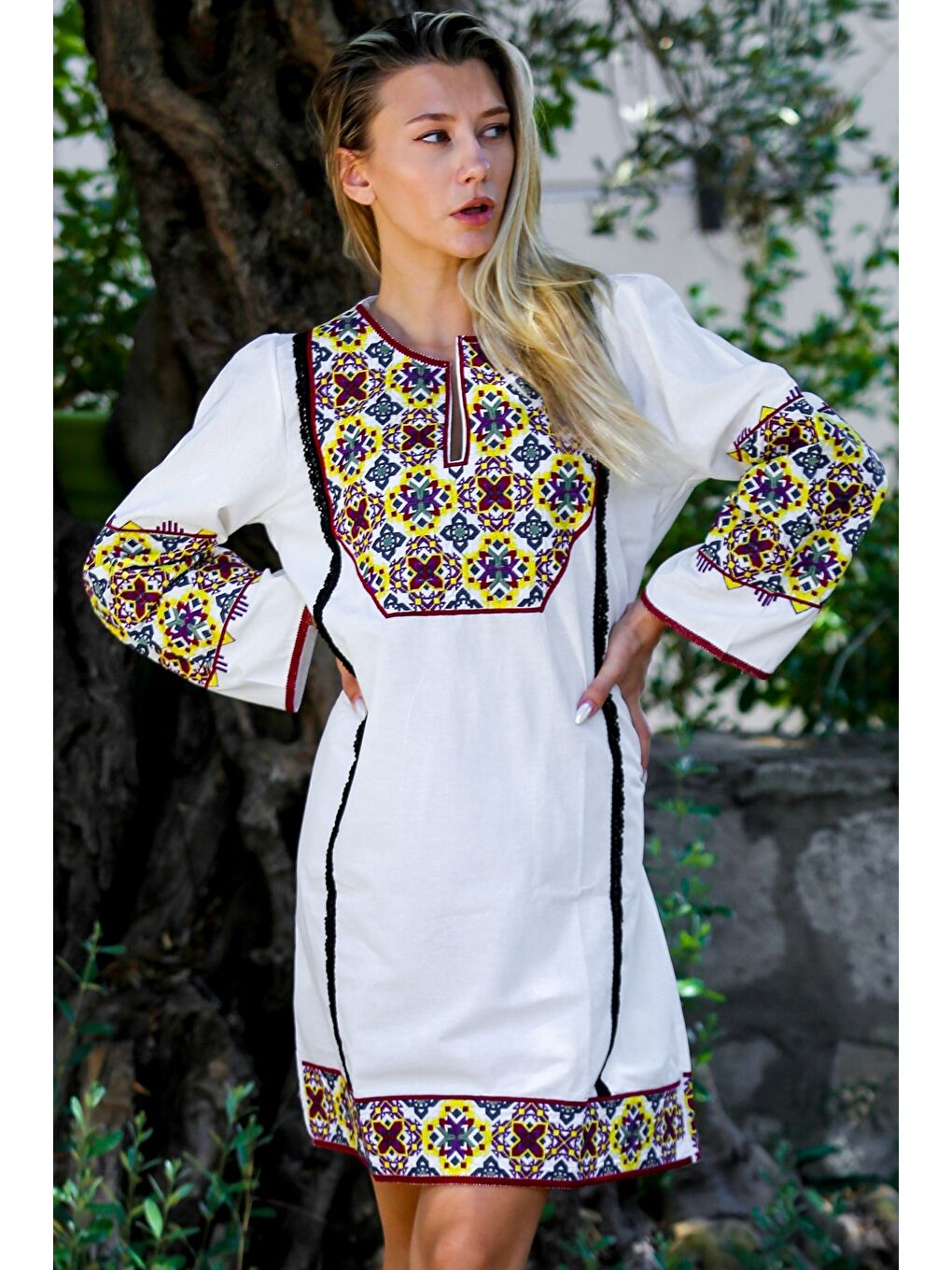 Ekru Krem Alttan Britli Yaka Uzun Kol Kol Ve Etek Ucu Nakışlı Dokuma Casual Elbise-1