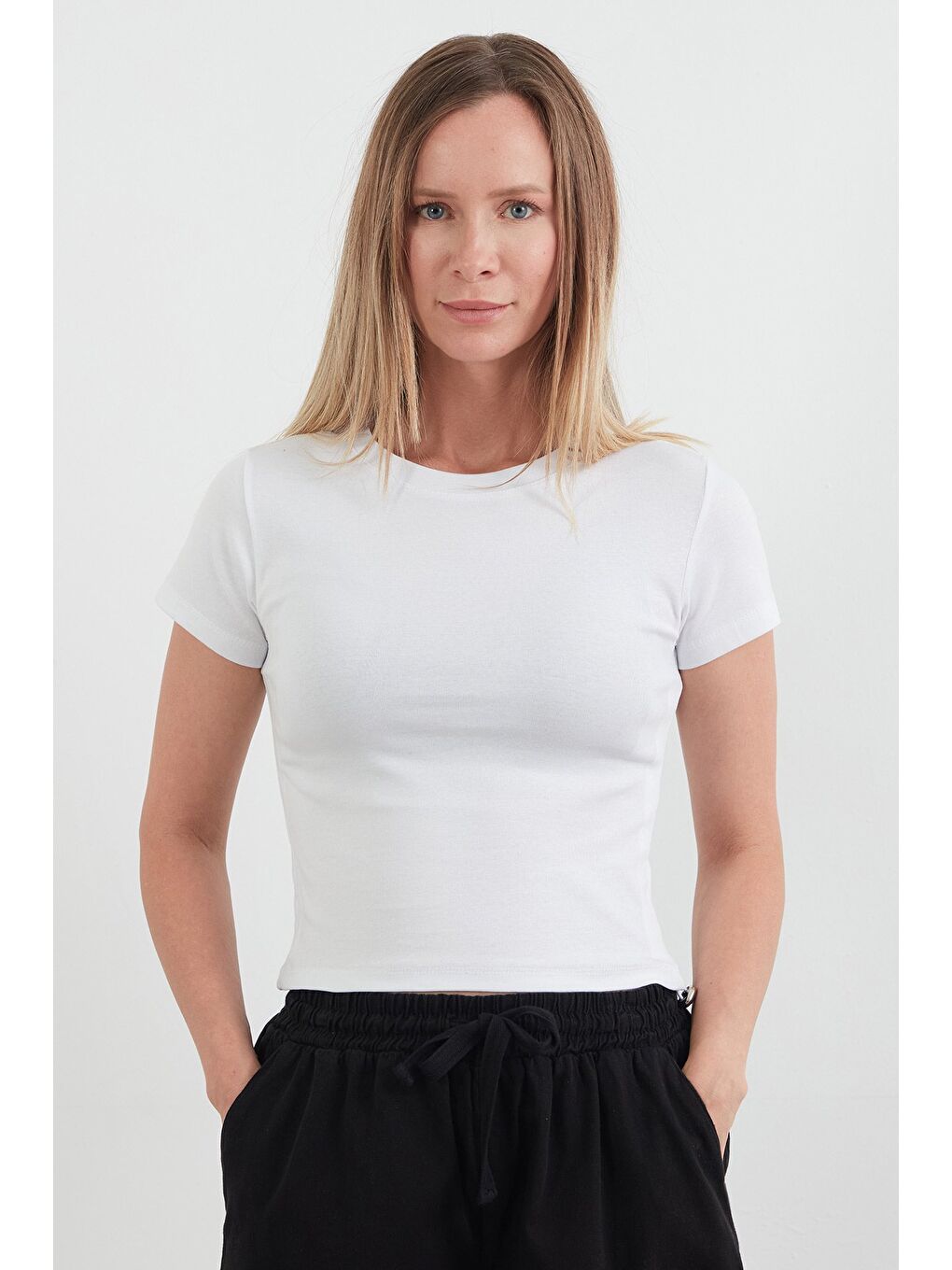 Beyaz Basic Yanları Stoperli Crop Tişört