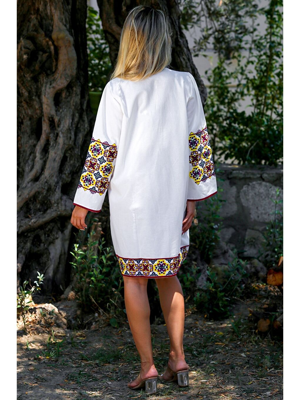 Ekru Krem Alttan Britli Yaka Uzun Kol Kol Ve Etek Ucu Nakışlı Dokuma Casual Elbise-7