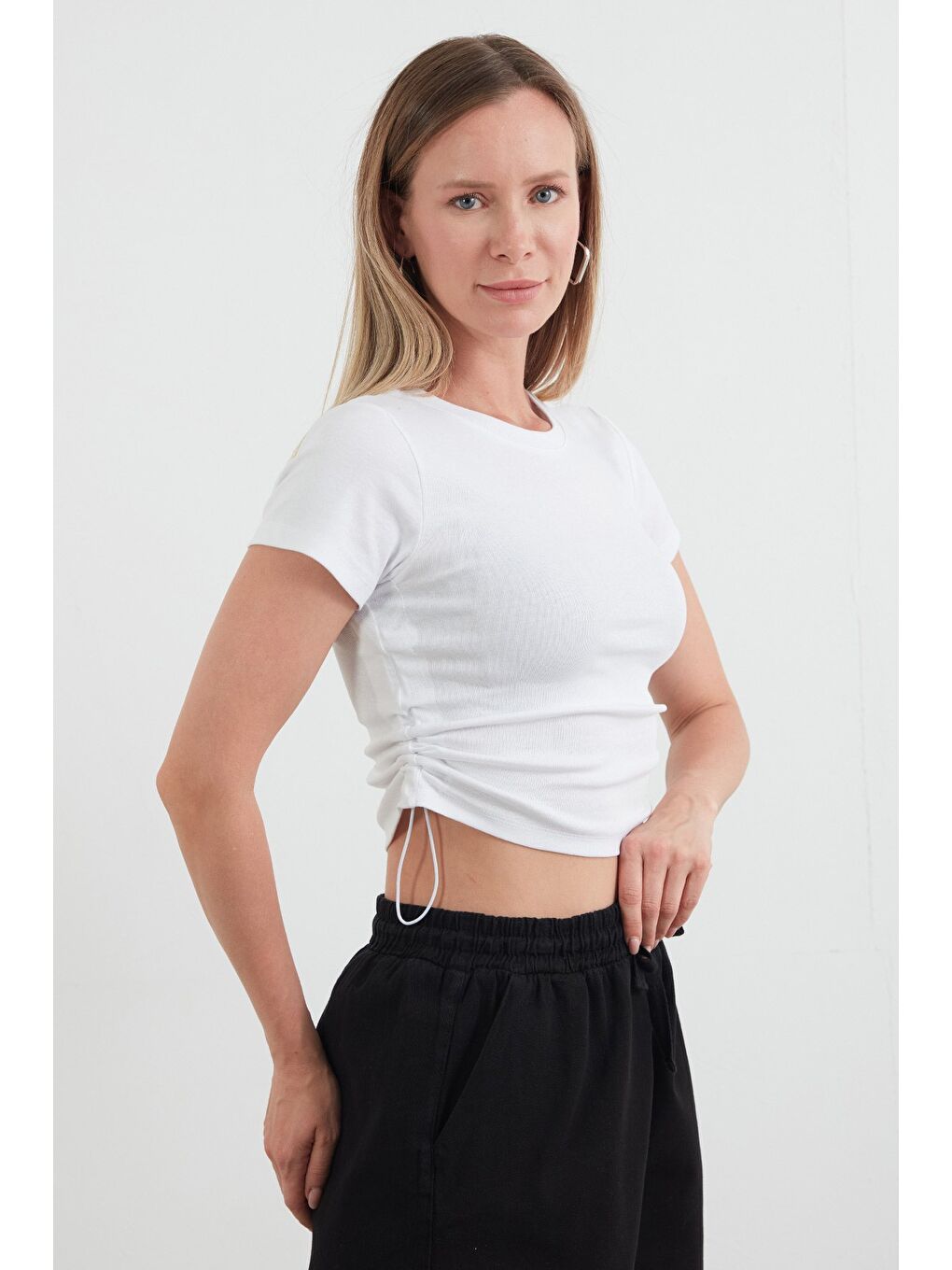 Beyaz Basic Yanları Stoperli Crop Tişört-2