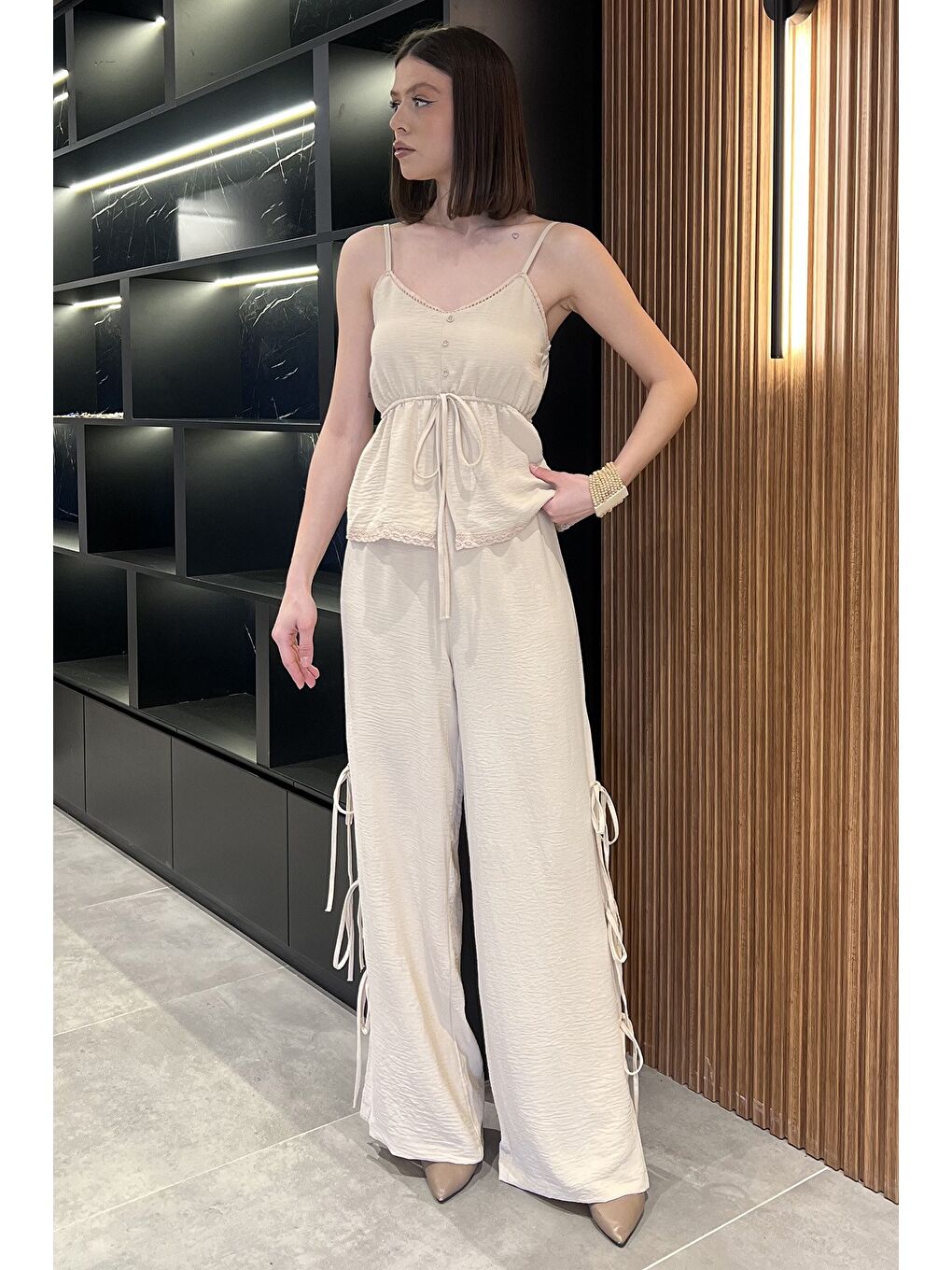 Bej İp Askılı Bel Lastikli Bluz Pantolon İkili Takım-1