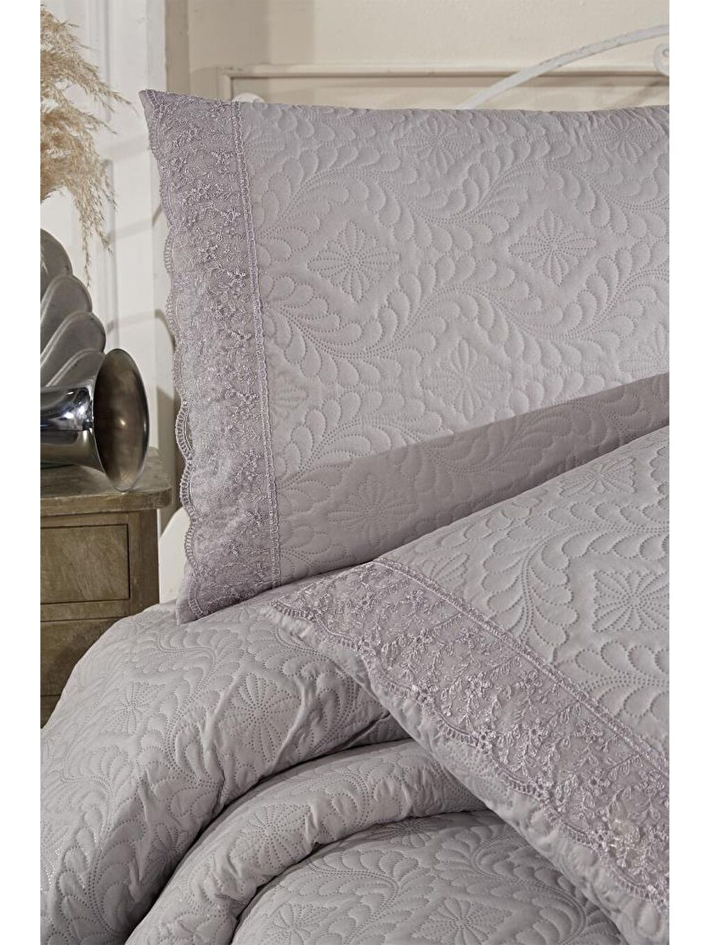 Zoya Dantelli Kapitoneli Ultrasonik Çift Kişilik Yatak Örtüsü Gri-2