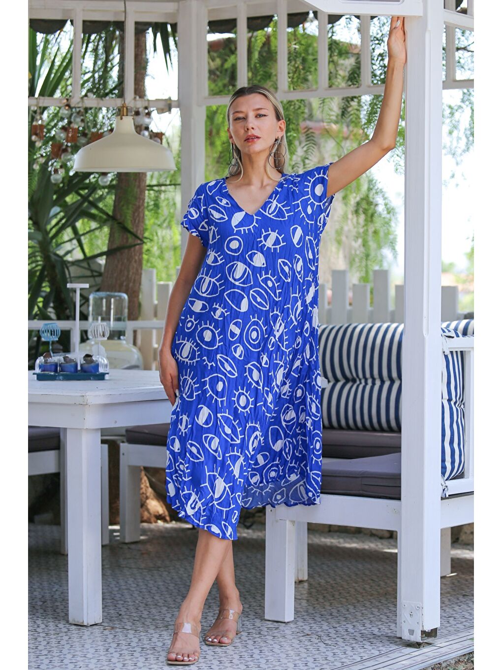 Mavi V Yaka Düşük Kol Allover Baskılı Dokuma Casual Bürümcük Elbise-1