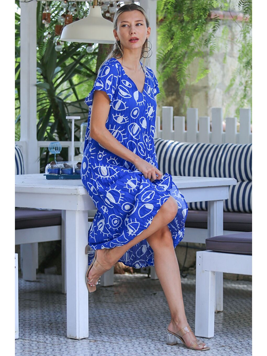 Mavi V Yaka Düşük Kol Allover Baskılı Dokuma Casual Bürümcük Elbise-4