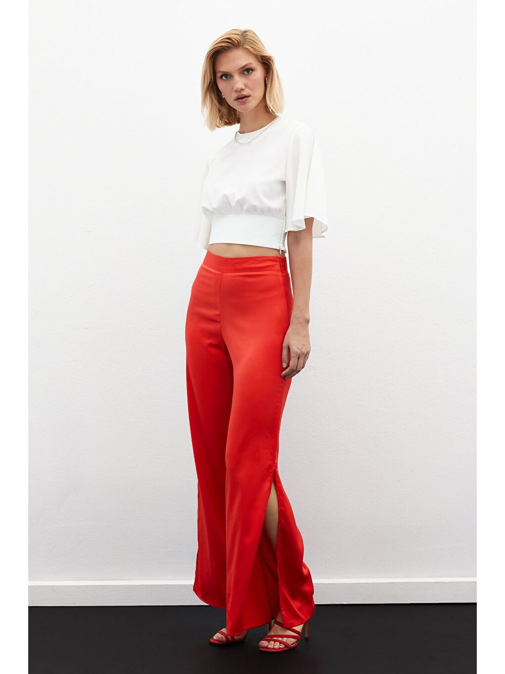 Yırtmaç Detaylı Saten Pantolon - Mercan-2