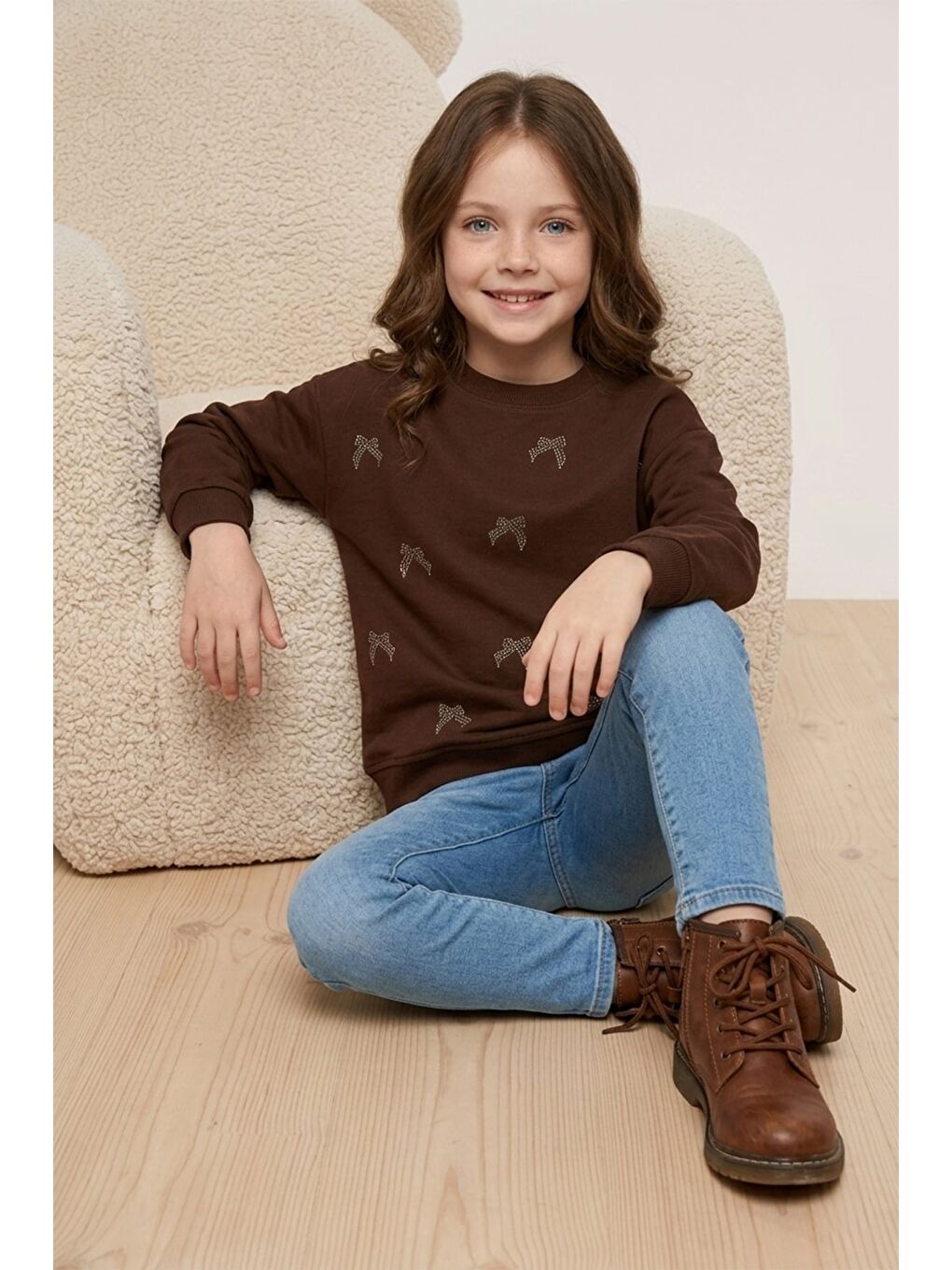 Kahverengi Fiyonk Nakışlı Taşlı Kız Çocuk Sweatshirt