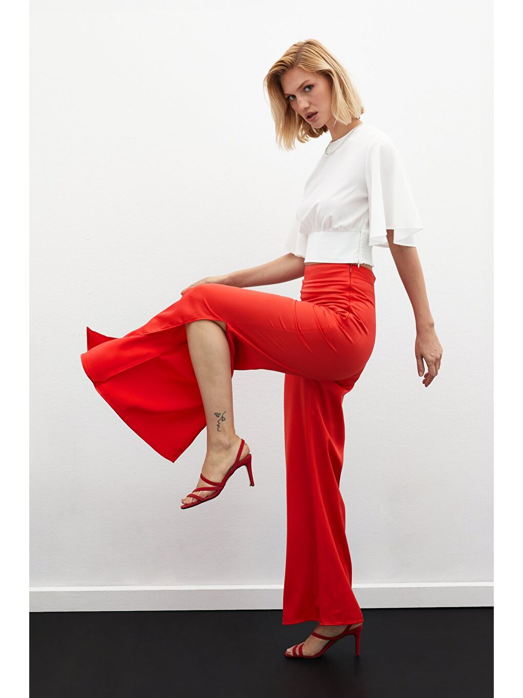 Yırtmaç Detaylı Saten Pantolon - Mercan-3