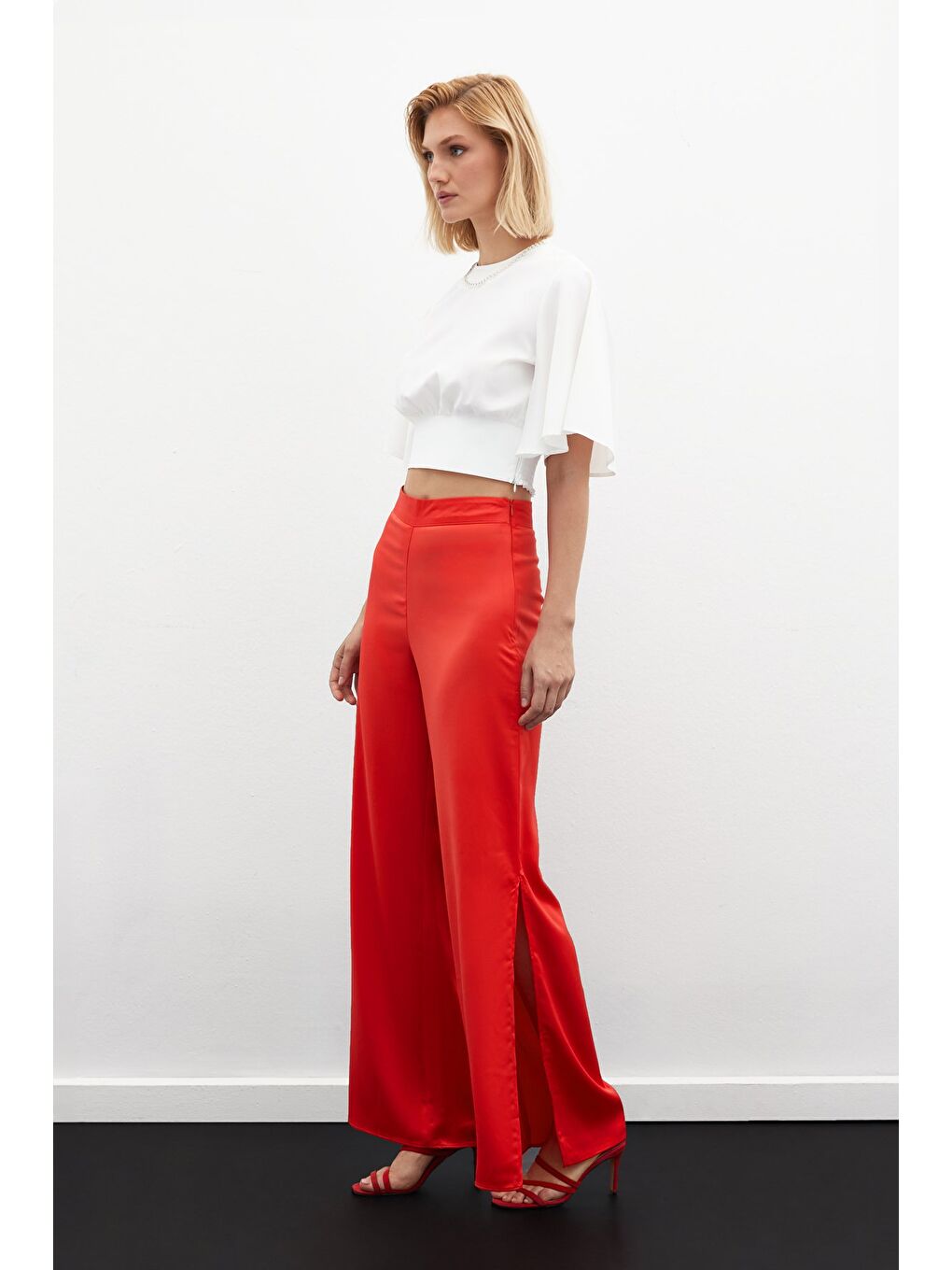 Yırtmaç Detaylı Saten Pantolon - Mercan-5