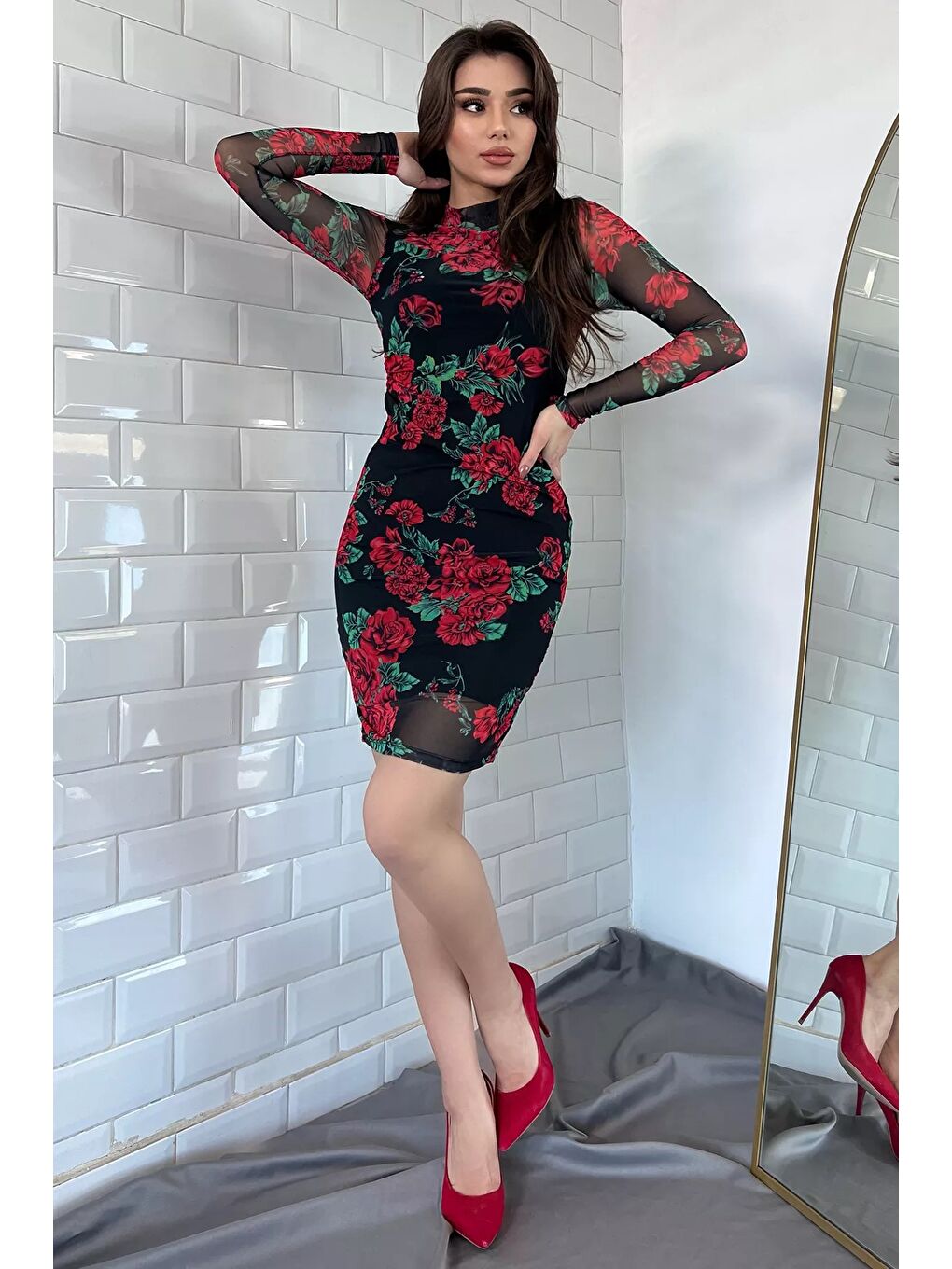 Siyah Çiçek Deseli Midi Boy Kadın Elbise