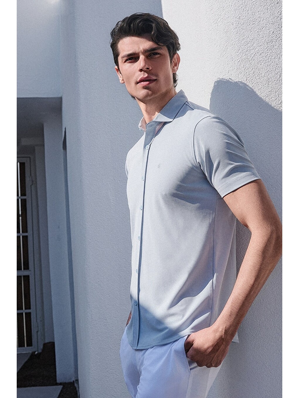 Mavi İtalyan Yaka Kısa Kol Cepsiz Slim Fit Esnek Gömlek 1004260159