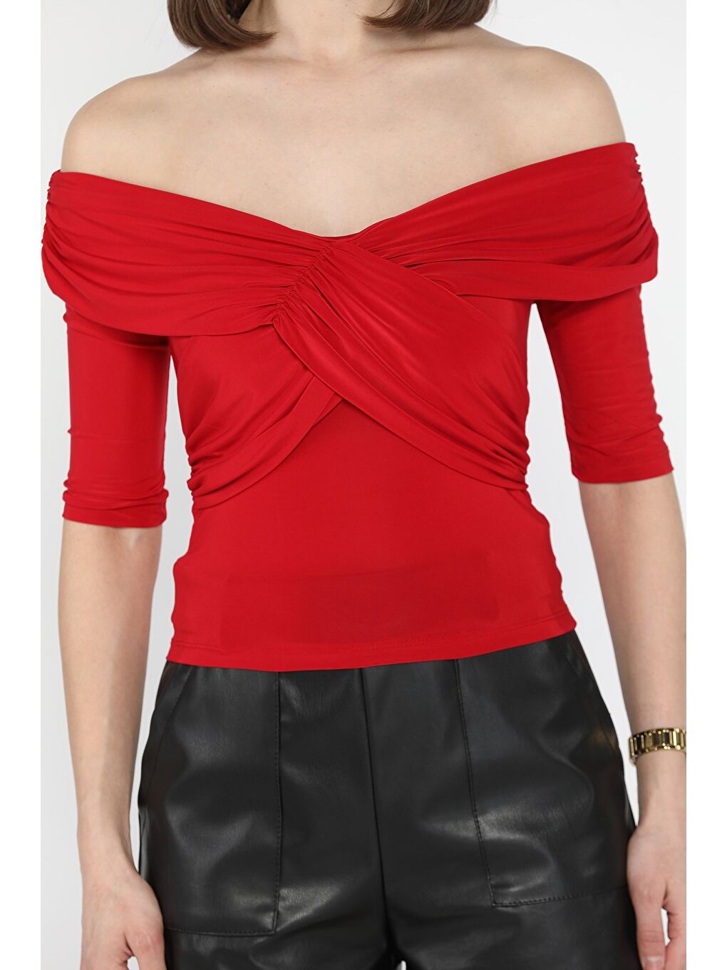 Kırmızı Madonna Yaka Drapeli Kadın Crop Bluz-3