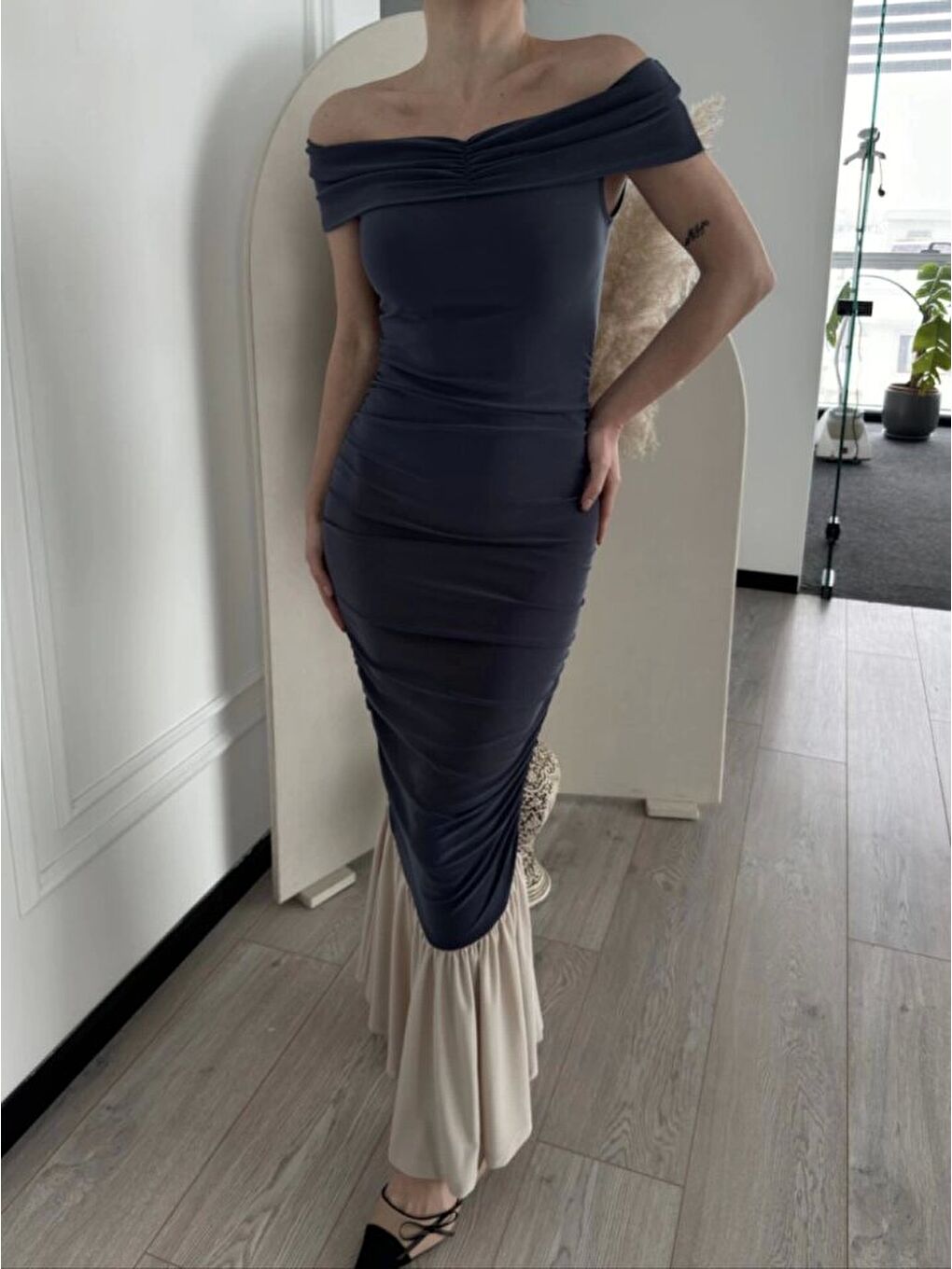 Gri Striptiz Omuzlu Uzun Elbise- Füme-3