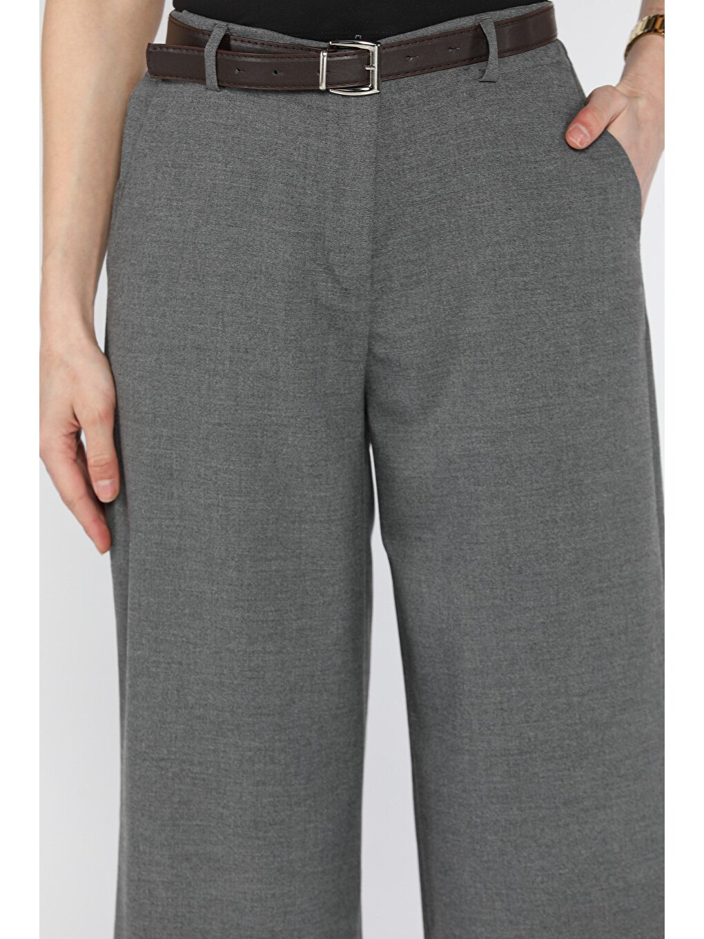 Gri Kadın Kemerli Bol Paça Pantolon-3