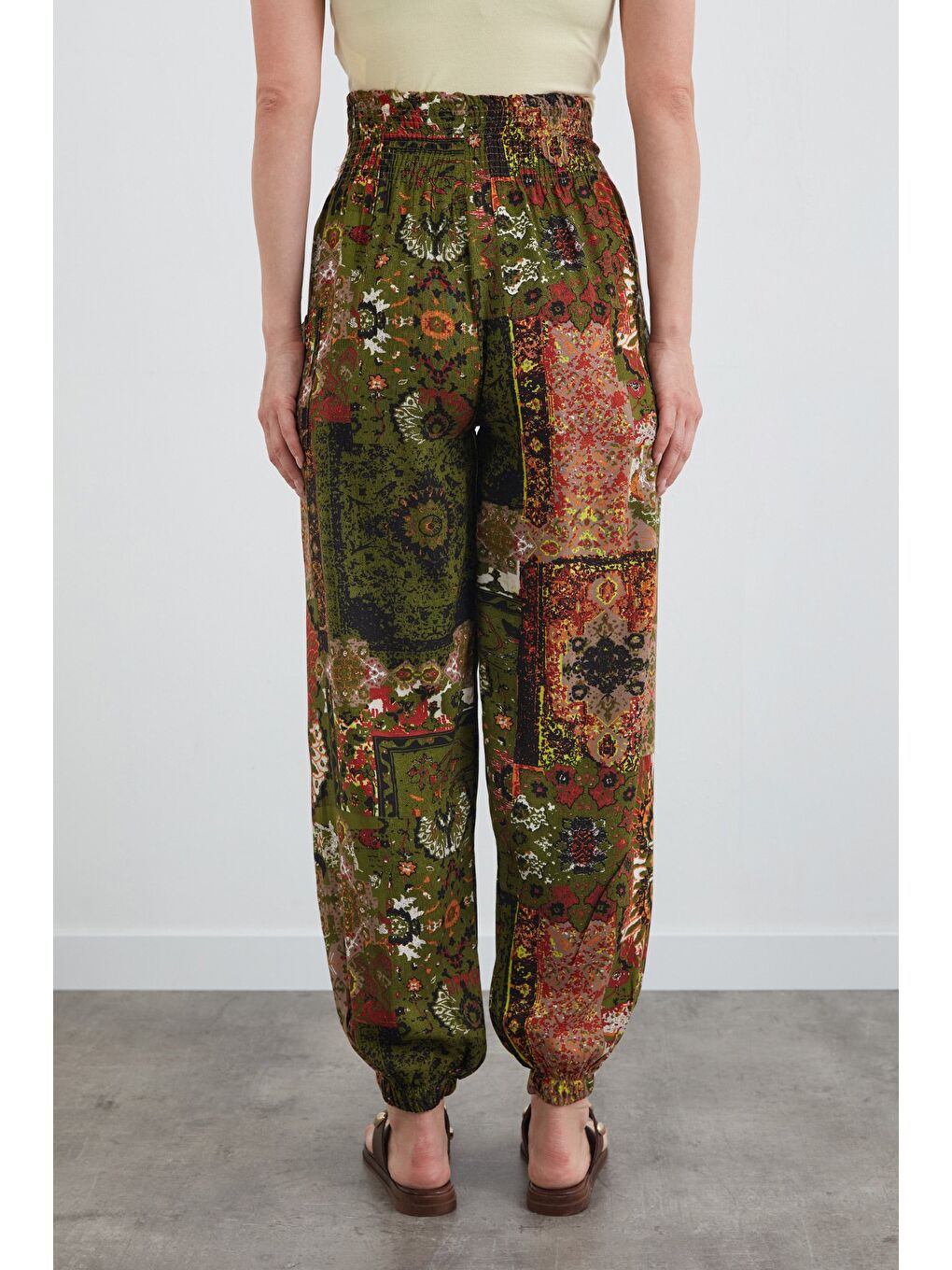 Yeşil Etnik Desenli Beli Gipeli Şalvar Pantolon-3