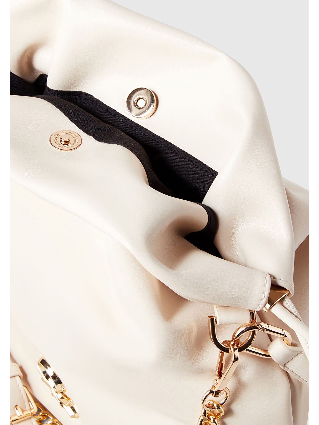 Ekru Kadın Krem Napa Efektli 3D Logolu Zincir Detaylı Büzme İpli Çanta-2